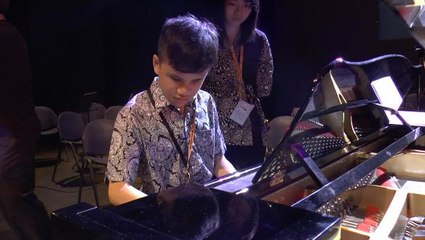 A boy who only sees the world through music