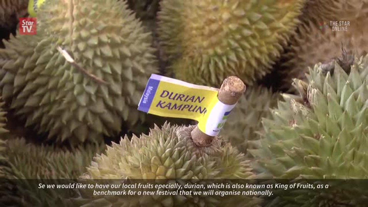 Prying open a new culture – eating durians