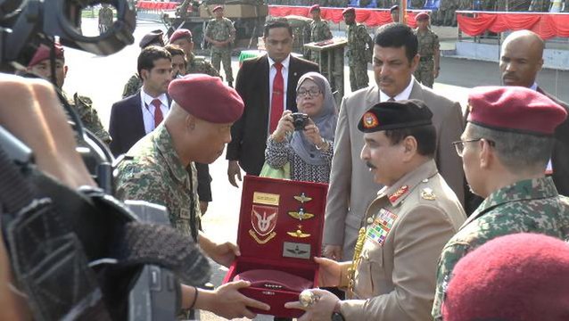 King of Bahrain honoured by Malaysian armed forces