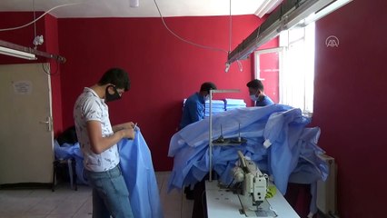 Sağlık çalışanları için üretilen tulum ve önlükler Avrupa'ya gönderiliyor - TOKAT