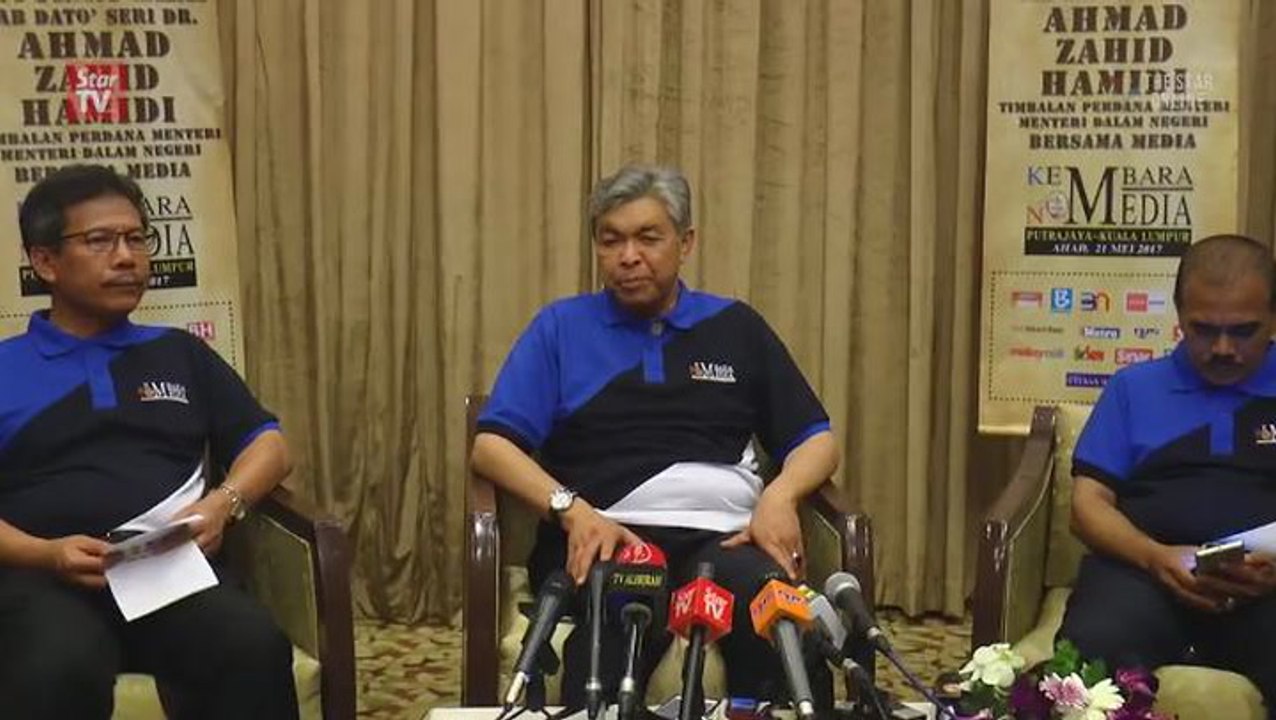 Zahid: Tun M's petition to release Anwar is to “wash away” his sins