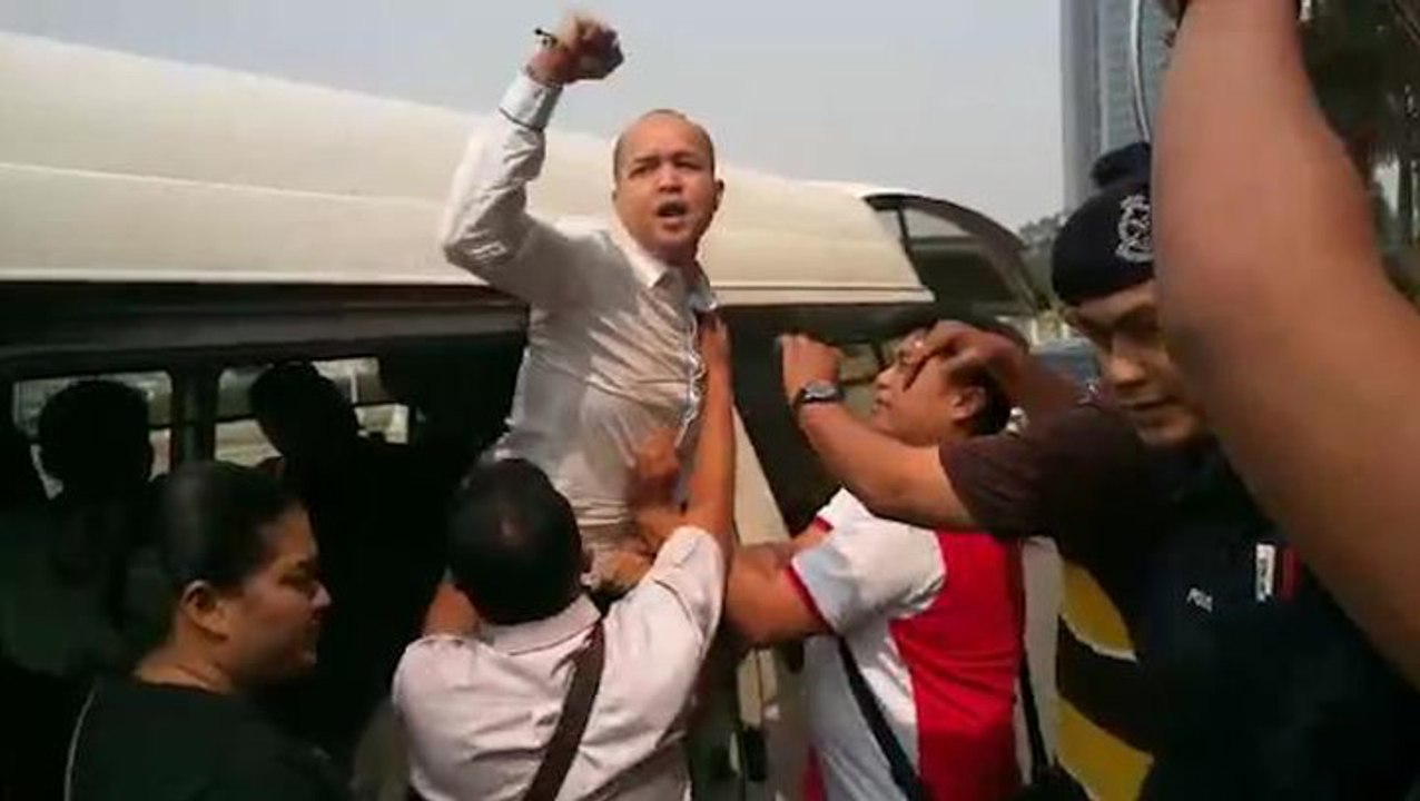 JMM members detained after causing commotion outside court