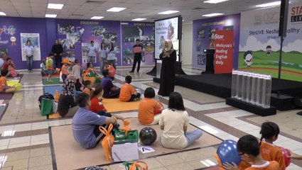 Parents enjoy fun games with their kids at StarLIVE_Nestle event