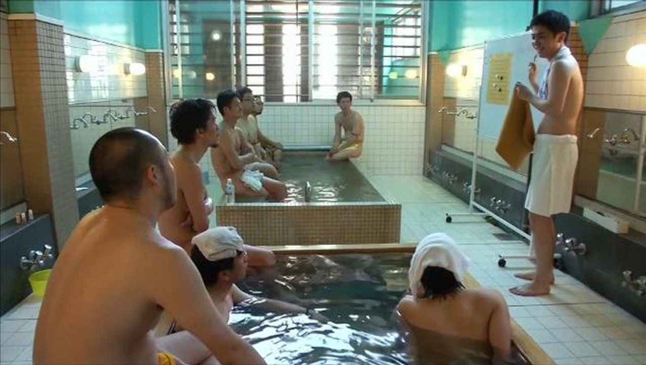 Tokyo bath house offers naked lectures to customers - video ...