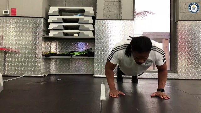 إماراتي يحطم رقماً قياسياً بتمارين الضغط الطائرة خلال 60 ثانية