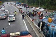 At least 10 injured in major accident on Karak highway