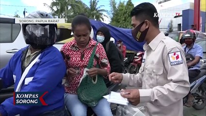 Edukasi Warga, Bawaslu Bagi Masker Gratis