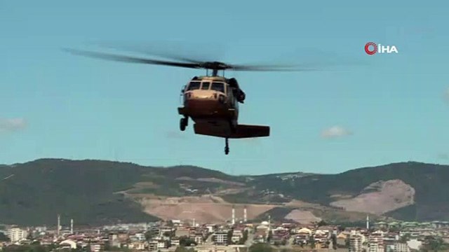 Bakan Akar ve TSK komuta kademesi, Oruç Reis araştırma gemisine refakat eden askeri gemilerin komuta edildiği Donanma Komutanlığı'nda