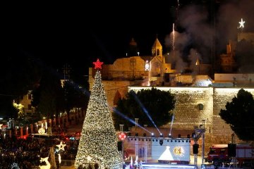 Christmas tree in Bethlehem lights up