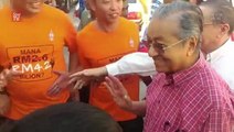 Tun M arrives at DAP's Special Colloquium