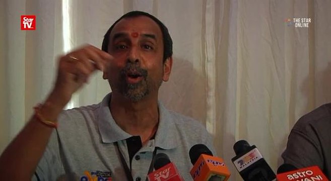 PM visits SEDIC booths at Batu Caves