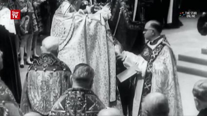 Gun salutes mark Queen Elizabeth's 65 years on throne