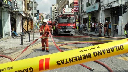 Fire at Jalan Sultan engulfs five shoplots