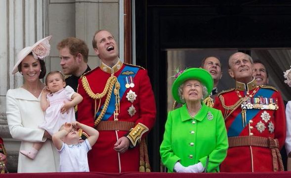 Queen marks 90th birthday with colorful parade