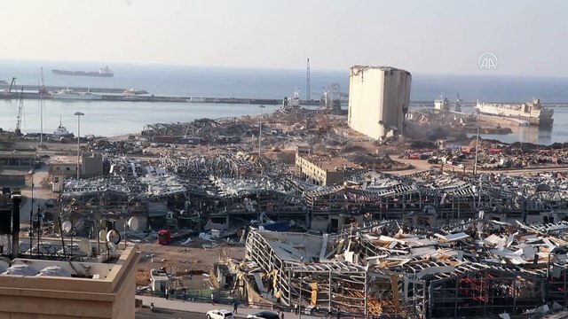 Beyrut Limanı, korkunç patlamanın tüm izlerini hala taşıyor - BEYRUT