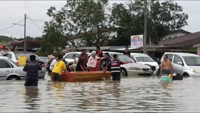Penang residents overwhelmed by strong winds and flash floods