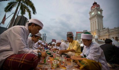 Iftar@KL mass breaking of fast at Dataran Merdeka