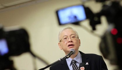 Be mindful of sensitive matters in your reports, Dr Wee tells media