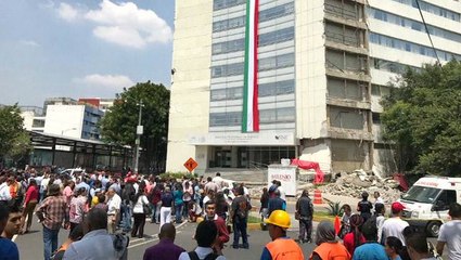 Dramatic collapse of government  building during Mexico quake