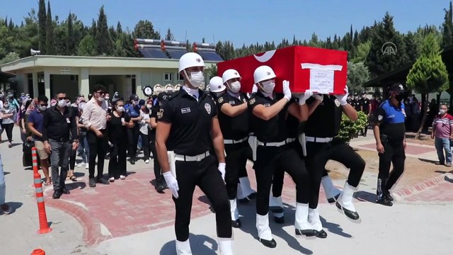 Temizlediği tabancanın ateş almasıyla yaşamını yitiren polisin cenazesi defnedildi - ADANA
