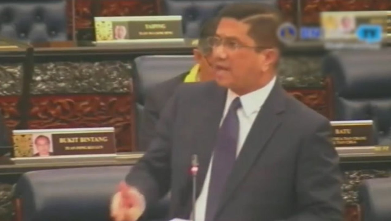 Redelineation report: Shouts of “S’gor’s water woes” and “back door MB” interrupt Azmin’s debate