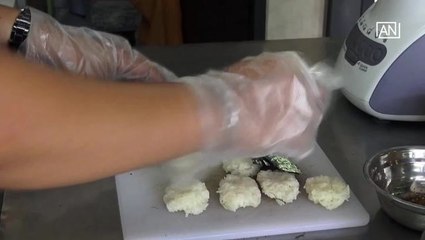 [NTV 150318] Unique gourmet of sushi with fire ants' eggs as topping