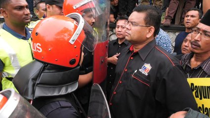 Parliament protest by pro-Umno NGO fails to kick off