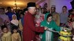 Najib celebrates birthday with relatives and supporters