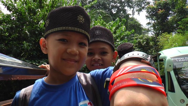 Invoking the M’sian spirit on a zoo trip