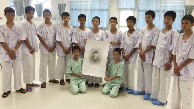 Thai boys pay tribute to ex-Navy Seal who died in rescue mission