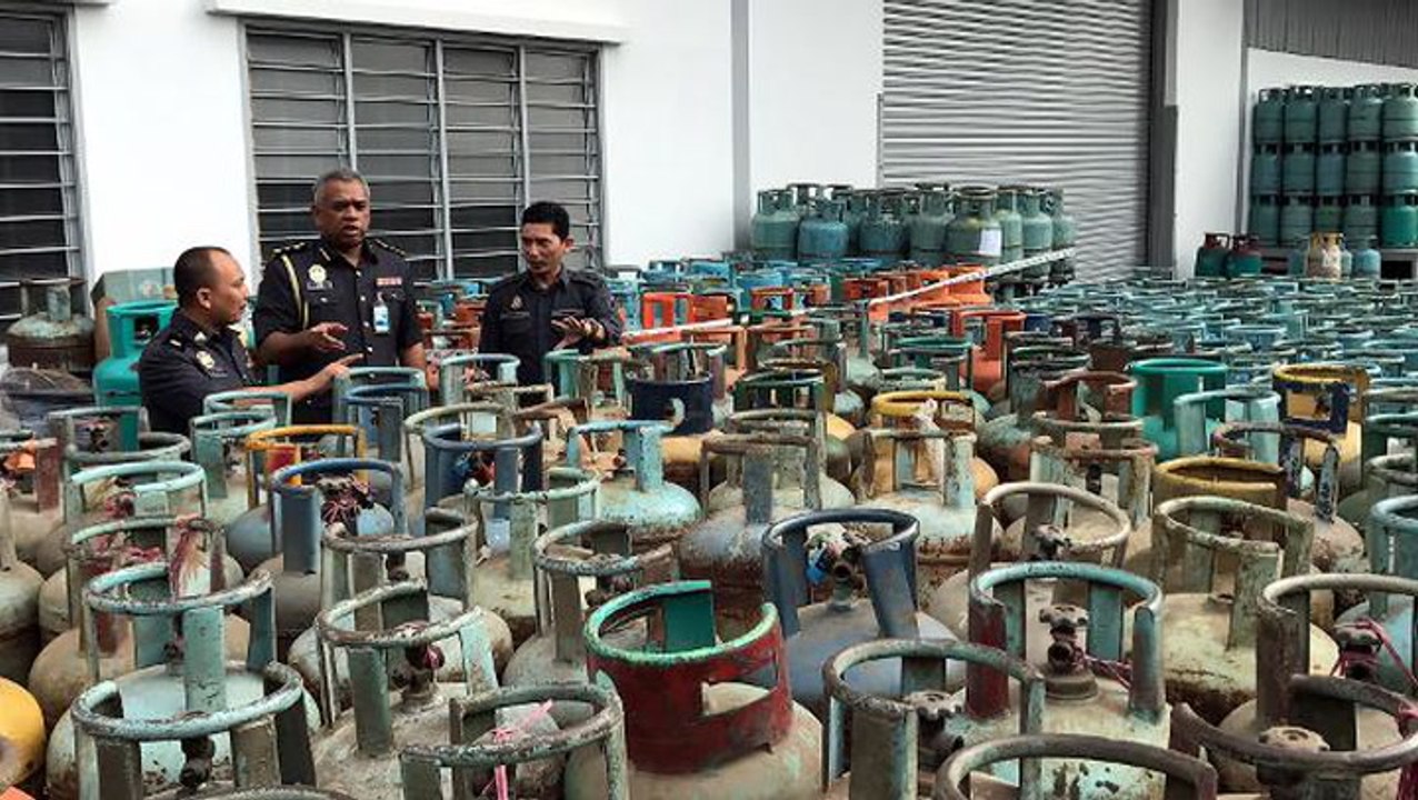 LPG cylinders worth RM500,000 seized video Dailymotion