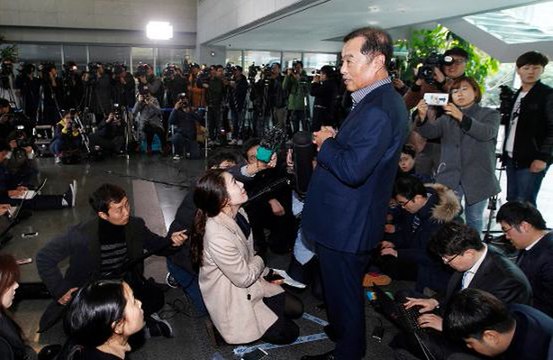 South Korea's Park axes top jobs to stifle scandal