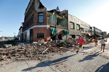 Clean-up after EF-3 tornado devastates Marshalltown, Iowa