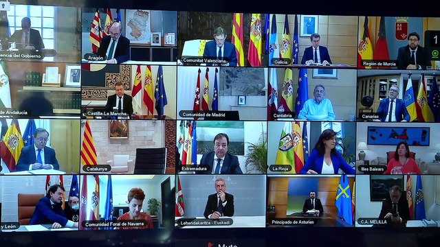 Sanidad y las CCAA prohíben por unanimidad fumar en la calle y cierran las discotecas