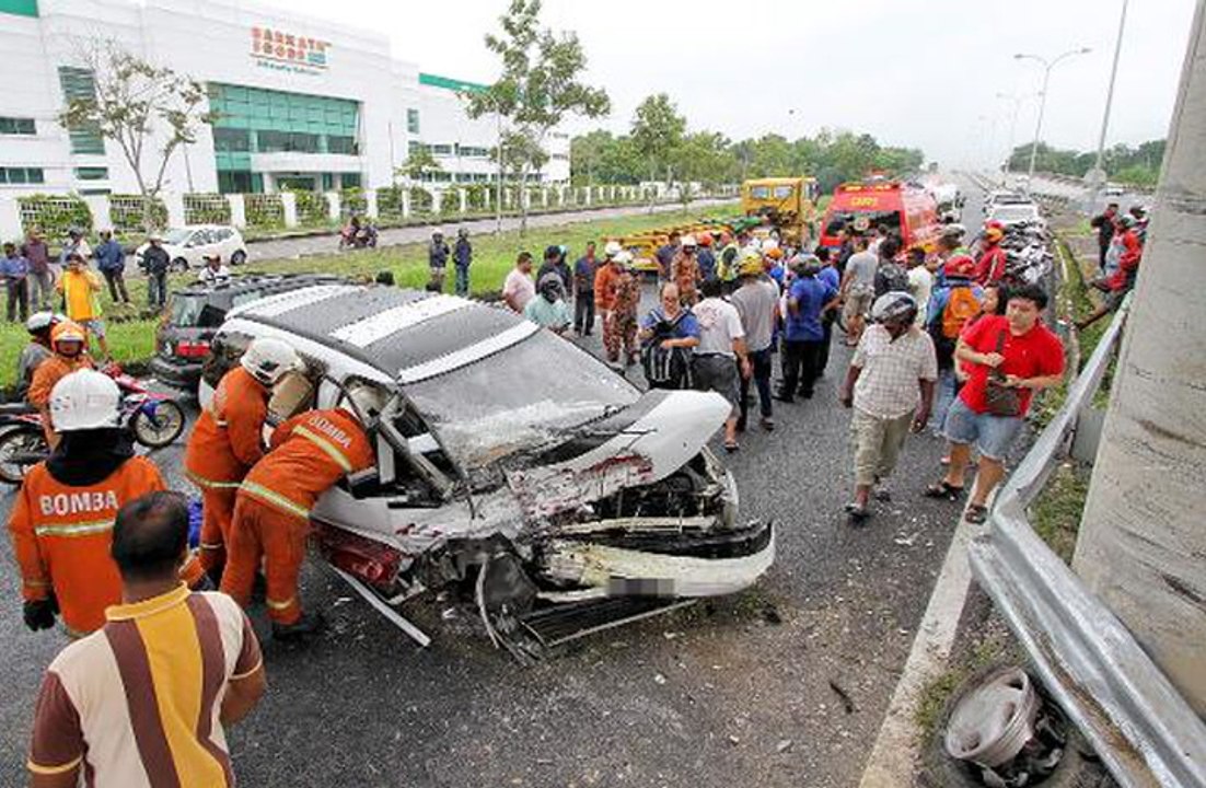 Punctured tyre causes fatal crash