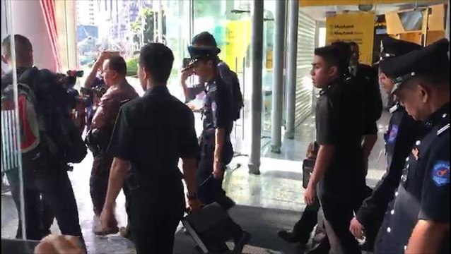 MACC investigators remove documents from Menara Felda