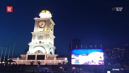 Crowds gather to watch Johor princess bersanding ceremony