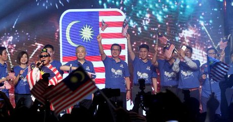 Скачать видео: Have faith and love our country, Liow urges young Malaysians