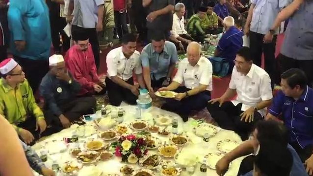 Folks in Seberang Prai enter Malaysia Book of Records for 'feasting' together