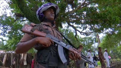 Télécharger la video: Rohingya Muslims fleeing Myanmar pleads assistance from U.N