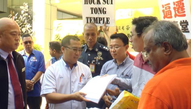 Protesters against the eviction of 63-year-old Taoist temple