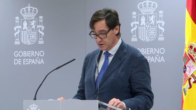 Sanidad prohíbe fumar en la calle ante el avance del COVID-19