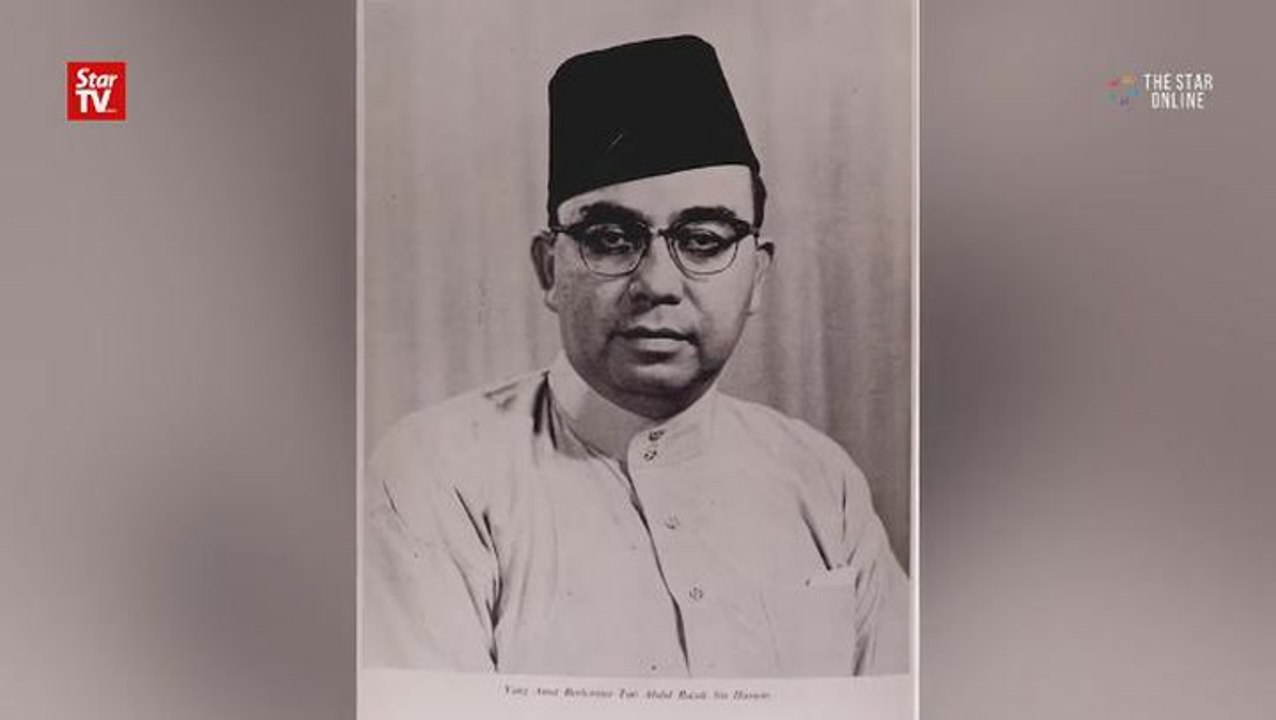 Perak Sultan launches book "Fulfilling A Legacy - Tun Razak Foundation"