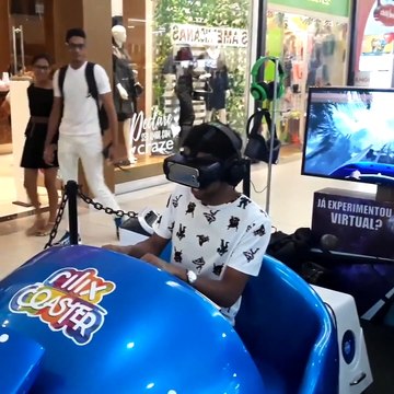 Il test des montagnes russes en réalité virtuelle et devient fou