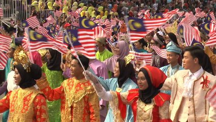 National Day parade ushers in 60th anniversary of Malaysia's independence