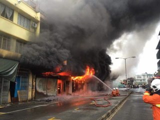 Fire destroys stalls at Tawau's “pasar gantung”