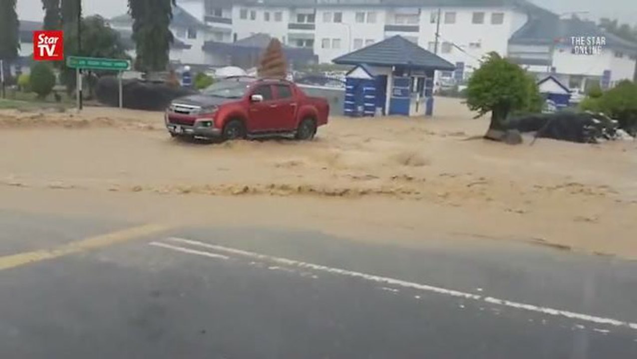 Flash flood hits Ranau