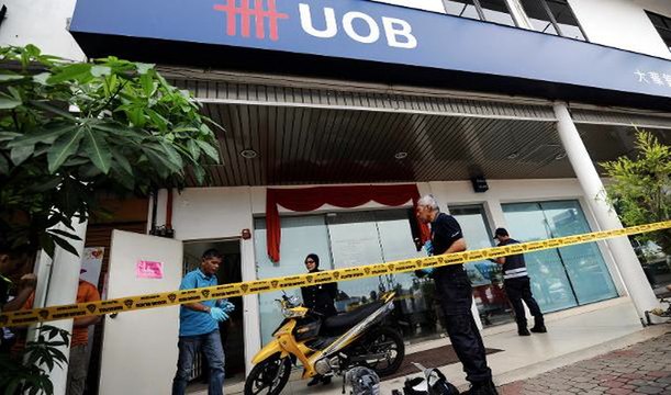 Man shot in attempted bank robbery