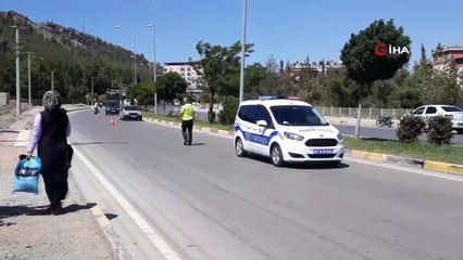 Otomobil elektrik direğine çarptı: 1 yaralı