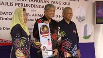 Do not let Najib walk alone, Zahid urges Malay NGO
